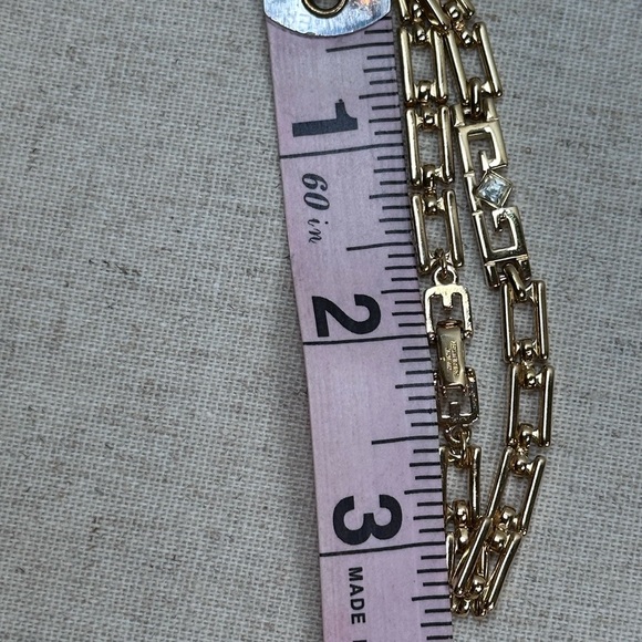Elegant Givenchy Gold Link Bracelet - Picture 5 of 6